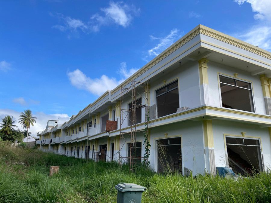 Những căn nhà tại dự án nhà ở xã hội, đường Y Ơn, phường Tân Thành do Công ty Đầu tư công nghệ SEAGOL làm chủ đầu tư. Ảnh: TT du-an-nha-o-thuong-mai-o-dak-lak-3.jpg