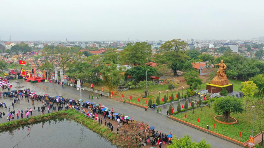 Lễ hội Di tích lịch sử Từ Lương Xâm được tiến hành với sự tham gia của hầu hết các làng xã trong vùng. Ảnh: CTV