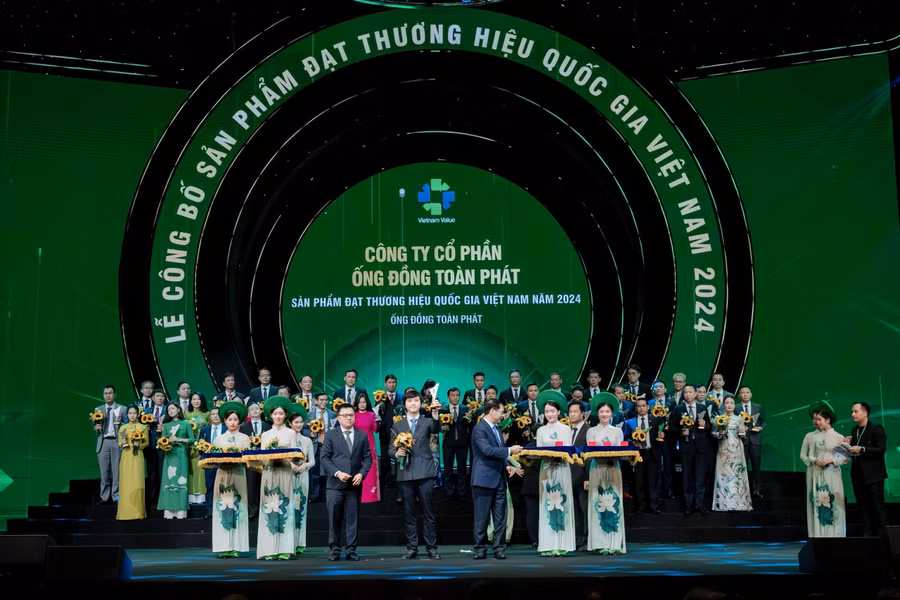 Công ty Cổ phần Ống đồng Toàn Phát nhận danh hiệu, biểu trưng Thương hiệu Quốc gia Việt Nam 2024.