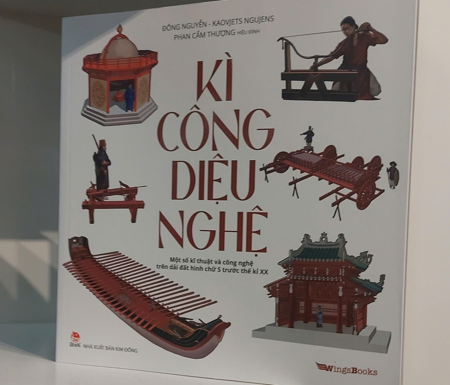 Cuốn sách 'Kỳ công diệu nghệ' chạm đến một phần nào trong ký ức lịch sử mà ít người biết đến. Ảnh: Bình Thanh.