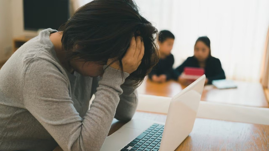 Một nguyên nhân cơ bản gây ra 'karoshi' ở giáo viên là tình trạng làm việc quá tải. Ảnh: Tokyokeizai