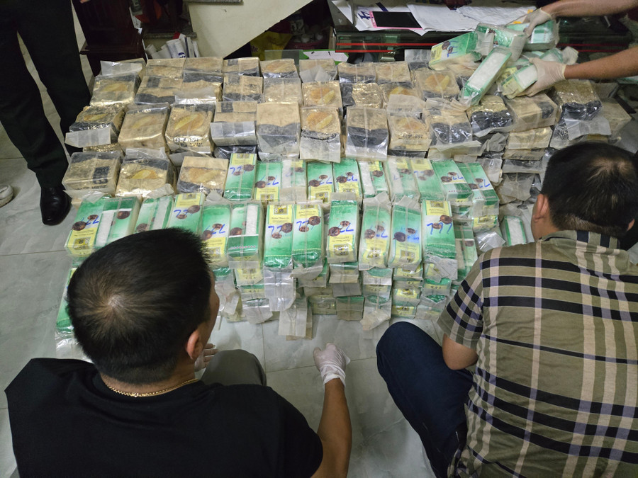 Nhiều tang vật bị thu giữ trong quá trình điều tra vụ ma túy xuyên quốc gia.