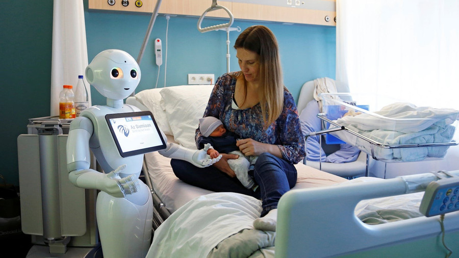 Robot giúp mẹ theo dõi sức khỏe của em bé.