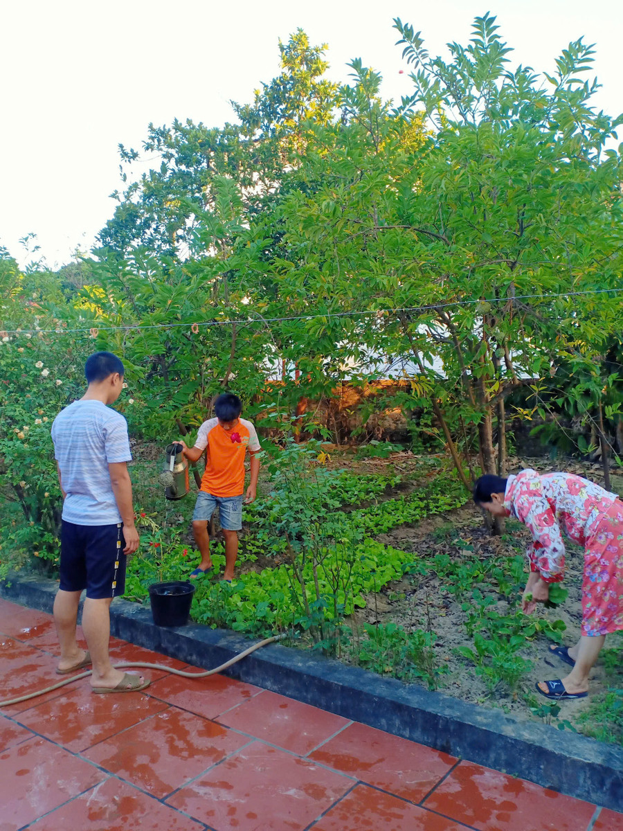 Mỗi người sẽ có thêm những lần về quê để tìm kí ức xưa! Ảnh: Bình Thanh. cam-thu-van-hoc-song-lai-mot-troi-au-tho-1.jpg