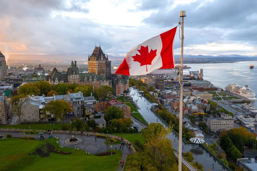 Canada từ chối những thị thực không đạt chuẩn.