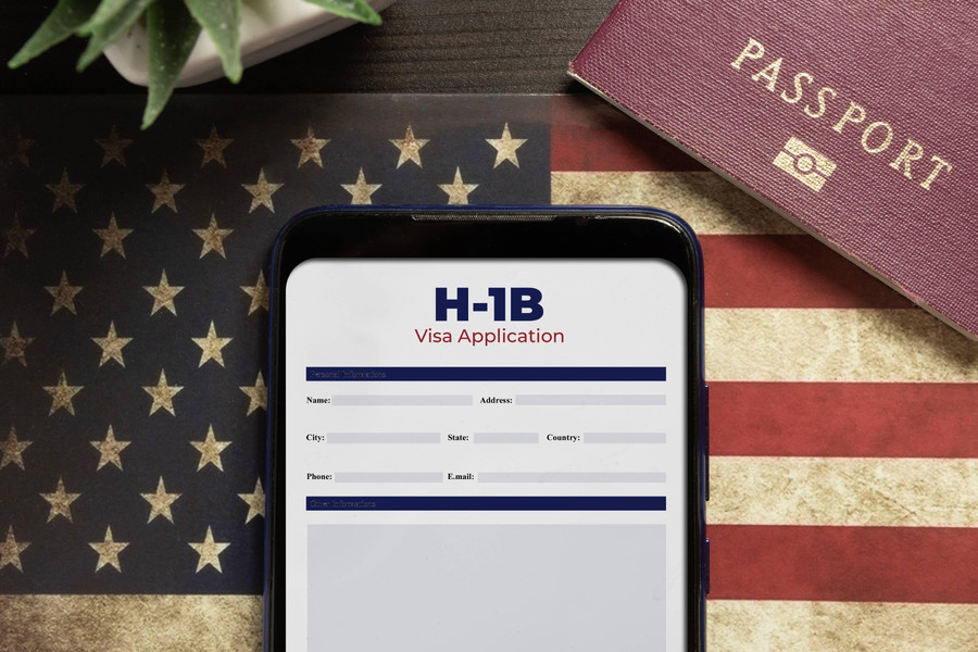 Du học sinh Mỹ được miễn phí làm visa H-1B.