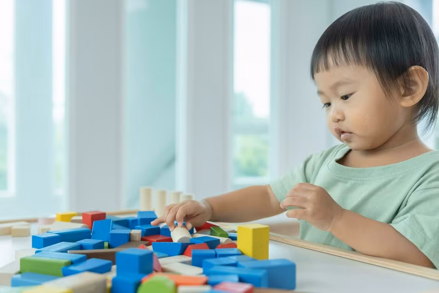 Dự luật mới giới hạn độ tuổi dạy tiếng Anh cho trẻ.