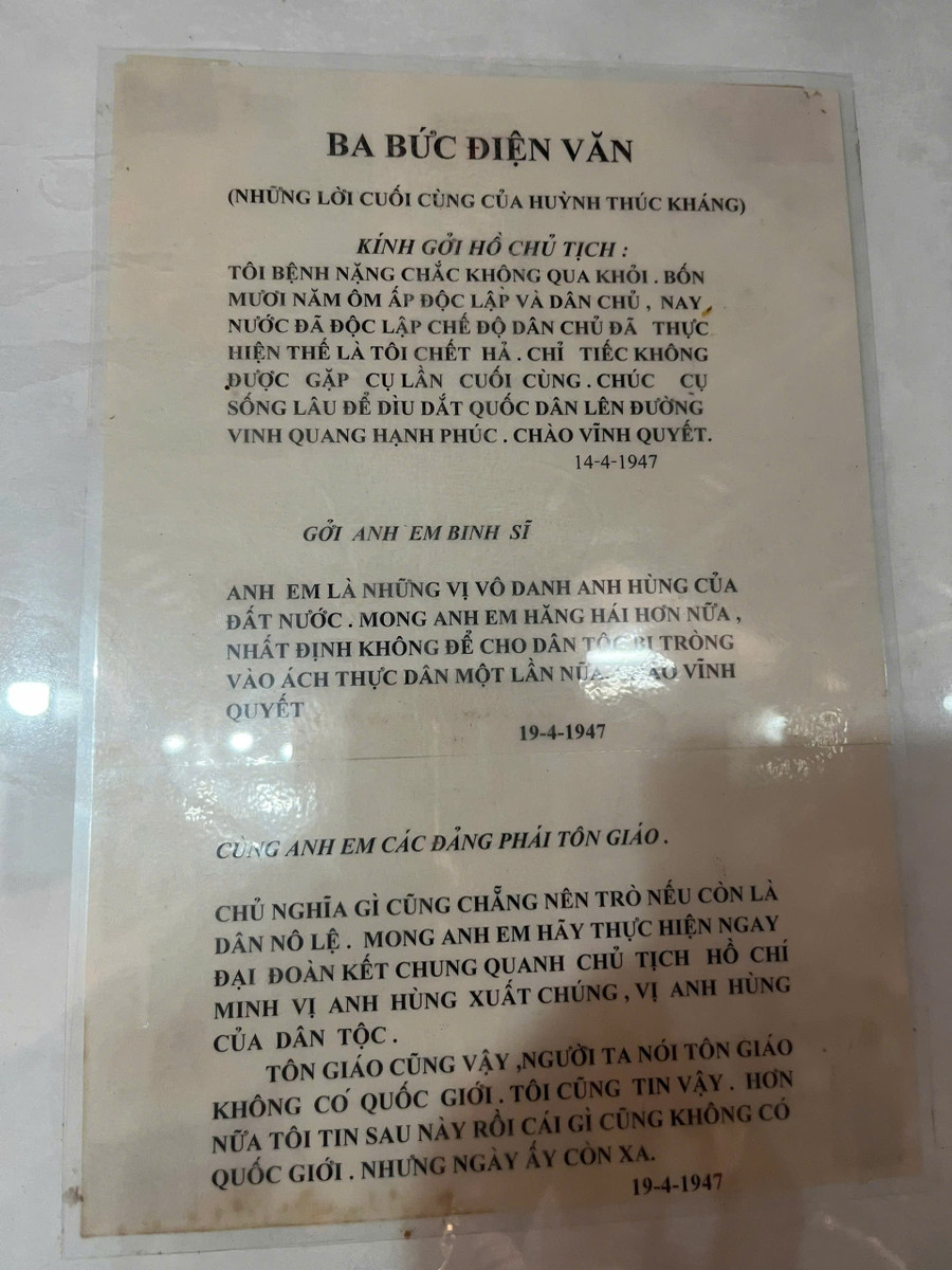 Ba bức điện cuối cùng của cụ Huỳnh Thúc Kháng gửi Chủ tịch Hồ Chí Minh, anh em binh sĩ và anh em các đảng phái tôn giáo, trước khi cụ qua đời. ngoi-nha-luu-niem-cu-huynh-thuc-khang-5.jpg