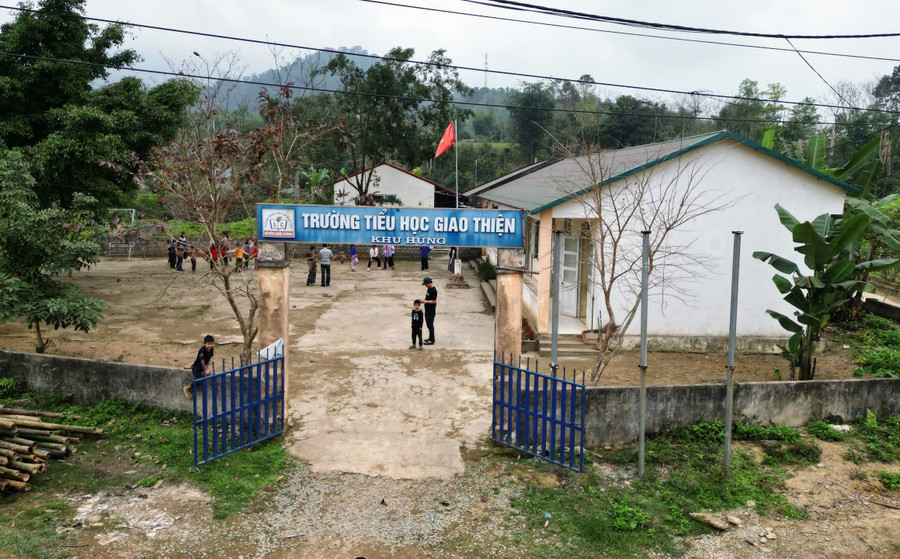 Điểm trường Tiểu học ở làng Húng. Ảnh: Thế Lượng cuoc-song-moi-duoi-dinh-suong-mo-2.jpg
