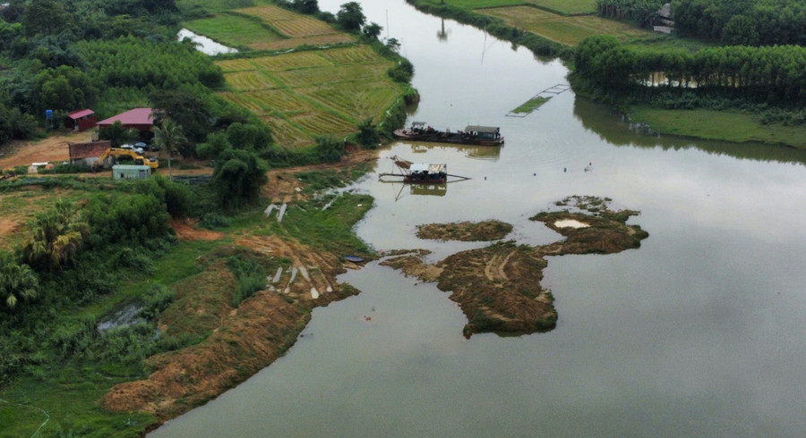 Sau gần 4 năm triển khai phương án phát quang, nạo vét nhưng DN chưa triển khai được gì. thanh-hoa-doanh-nghiep-tiep-tuc-hut-cat-bat-chap-lenh-dung-2.jpg
