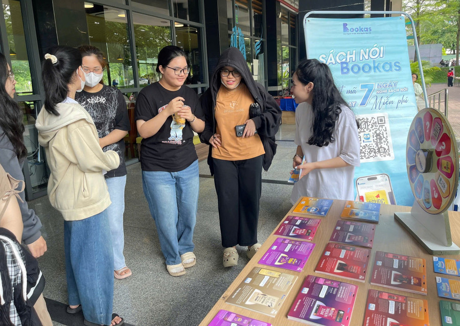 Bookas tổ chức cuộc thi 'Viết chữa lành' với mong muốn công chúng tiếp cận với quy trình tạo ra một cuốn sách nói hoàn chỉnh. tam-dung-cuoc-thi-viet-chua-lanh-lua-dao-can-buoc-cuoc-thi-3.jpg