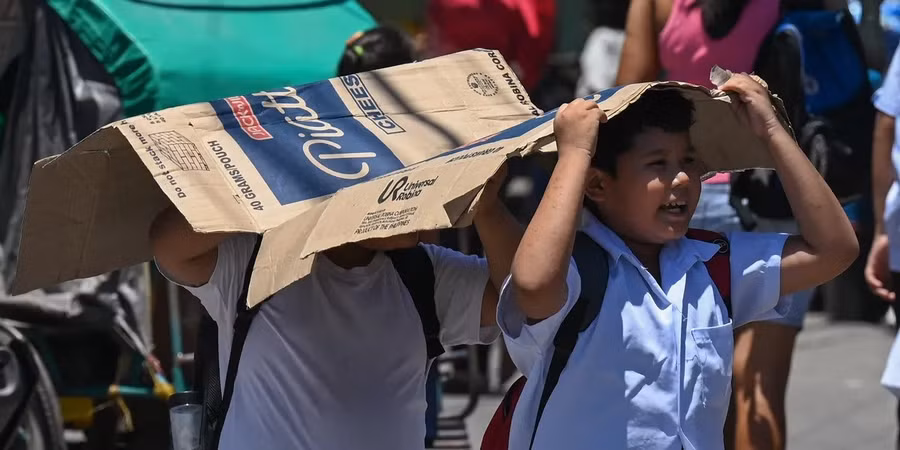 Nắng nóng bất thường khiến trường học Philippines phải đóng cửa.