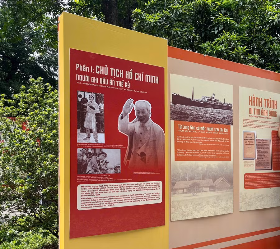 Triển lãm 'Chủ tịch Hồ Chí Minh - Tinh hoa dân tộc, Tầm vóc thời đại' diễn ra một tháng, trong không gian Khu Di tích Chủ tịch Hồ Chí Minh tại Phủ Chủ tịch. Ảnh: BTC.