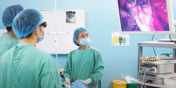 Phẫu thuật nội soi điều trị thoát vị bẹn tại Bệnh viện Trung ương Huế.