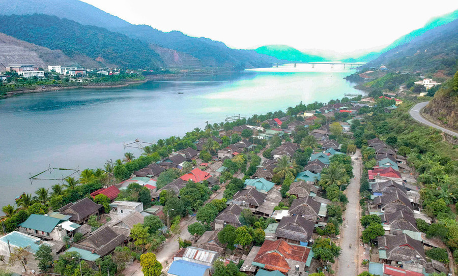Tùy điều kiện và sở thích, mỗi ngôi nhà được chủ nhân lựa chọn vật liệu riêng để lợp mái. noi-nha-san-ke-chuyen-nghin-nam-1.jpg