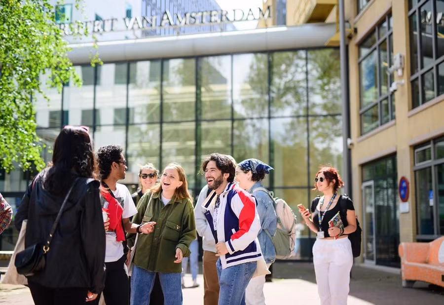 Giới học thuật hoan nghênh quyết định bỏ đề thi TAO.