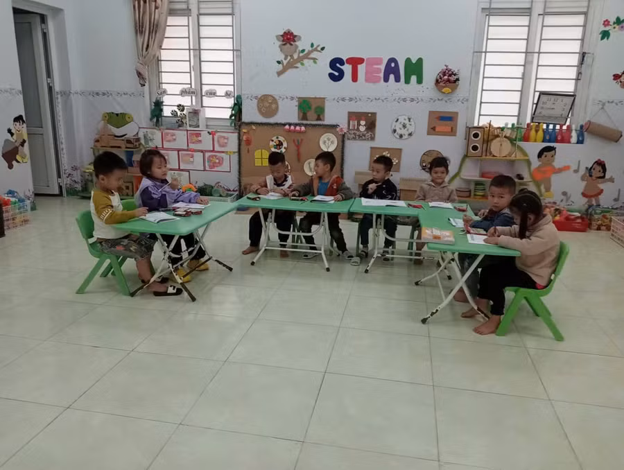 Hoạt động giáo dục tại điểm lẻ Khang Lèn, Trường Mầm non Vinh Tiền (Long Cốc, Phú Thọ).