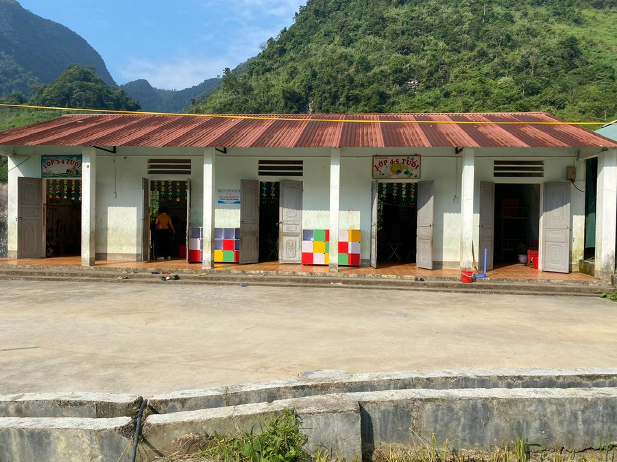 Điểm trường lẻ Minh Tiến - Trường Mầm non Hướng Dương (Thuận Hòa, Tuyên Quang) cách trường chính khoảng 15km. no-luc-xoa-vung-trung-giao-duc-2.jpg