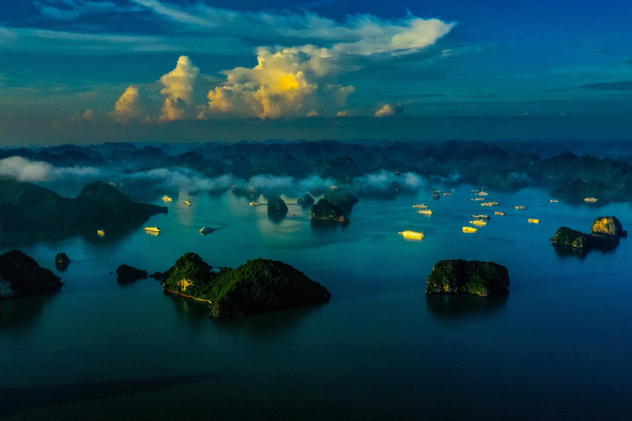 Mùa Thu Hạ Long đẹp lạ lẫm và mơ màng. vinh-ha-long-vao-thu-2.jpg