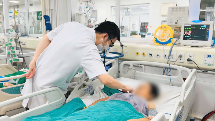Bệnh nhân nhập viện trong tình trạng viêm toàn thân rất nặng, bạch cầu tăng cao. Ảnh: BVCC