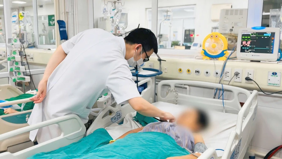 Bệnh nhân nhập viện trong tình trạng viêm toàn thân rất nặng, bạch cầu tăng cao. Ảnh: BVCC