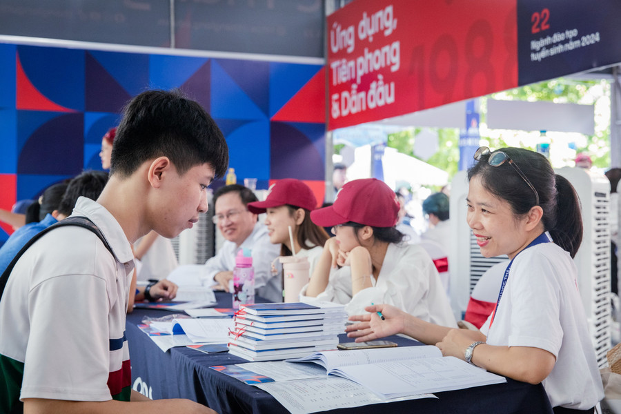 Một hoạt động tư vấn tuyển sinh, hướng nghiệp của Trường Đại học Thăng Long. Ảnh: NTCC phat-trien-hoc-tap-suot-doi-thuc-day-nguoi-dan-dam-hoc-va-thich-hoc-3.jpg