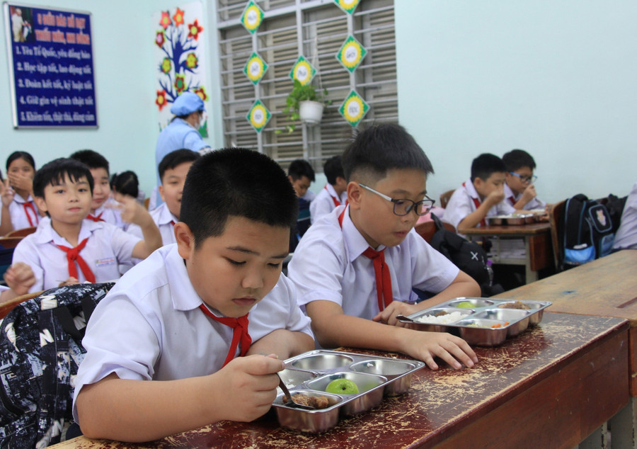 Mỗi mùa tựu trường, nhiều phụ huynh không khỏi lo lắng cho sức khỏe của con em mình. Ảnh minh họa: INT giup-con-khoe-manh-mua-tuu-truong1.jpg