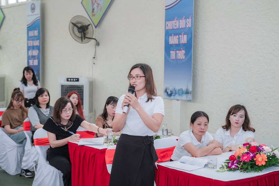 Giờ sinh hoạt chuyên môn của giáo viên Trường Tiểu học Vĩnh Hưng (Vĩnh Hưng, Hà Nội). cap-nhat-dia-danh-moi-phu-hop-voi-tung-mon-hoc-2.jpg