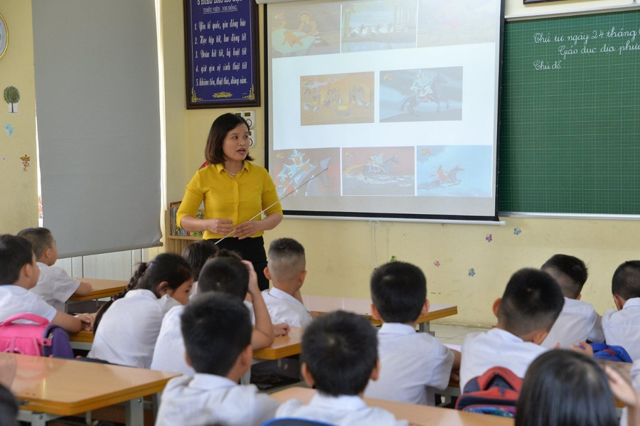 Giờ học Giáo dục địa phương của cô và trò Trường Tiểu học Kim Liên (Kim Liên, Hà Nội).