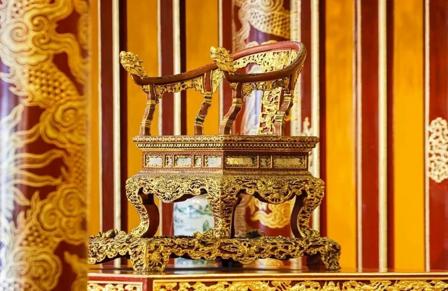 Bảo vật 'Ngai vua triều Nguyễn' khi còn nguyên vẹn. Ảnh: Bộ VH,TT&DL
