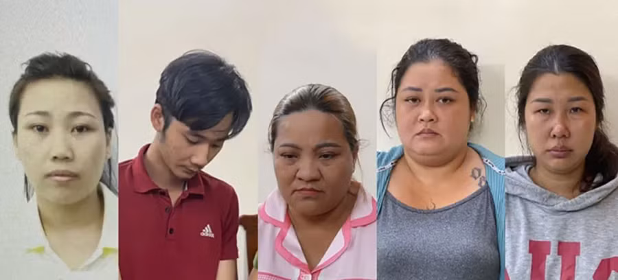 My, Minh, Thắm, Thúy và Hương (từ trái qua) tại cơ quan điều tra. Ảnh: CA