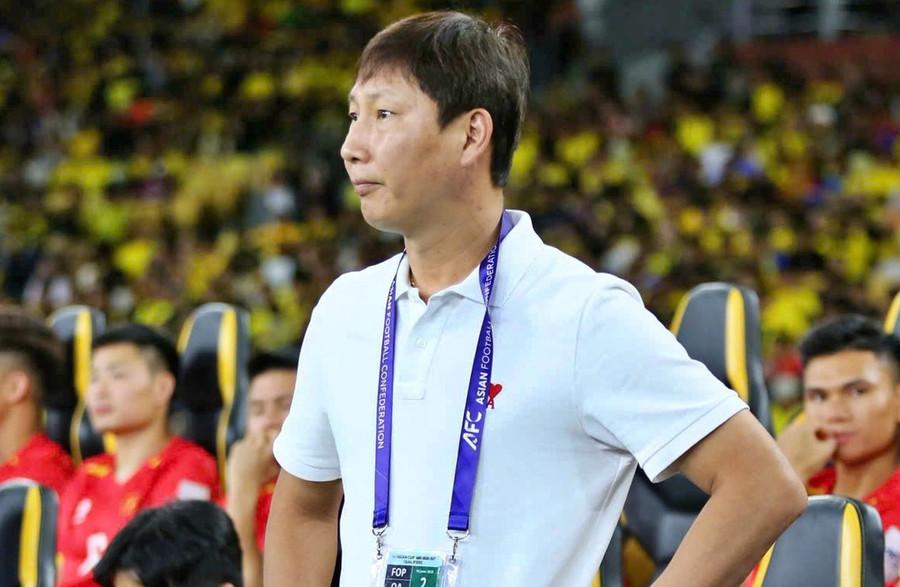 Huấn luyện viên Kim Sang Sik cần một cuộc cải tổ để vực dậy đội tuyển. Ảnh: INT. doi-tuyen-viet-nam-can-thay-mau-3.jpg