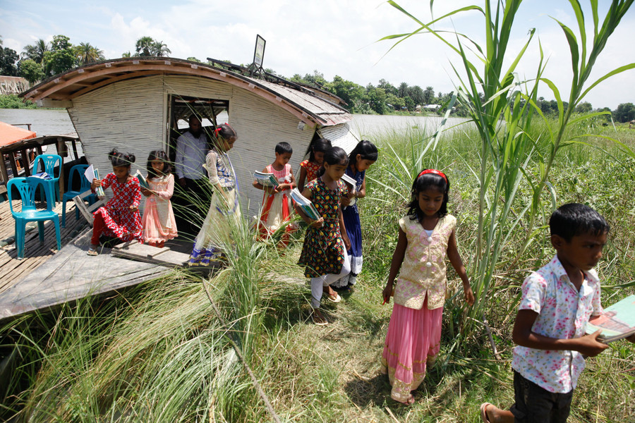 Mô hình trường nổi tại Bangladesh. khi-thien-tai-quyet-dinh-cuoc-song-1.jpg