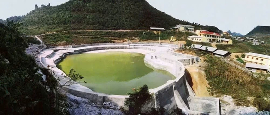 Công trình hồ treo thu giữ nước trên núi ở Hà Giang (cũ).