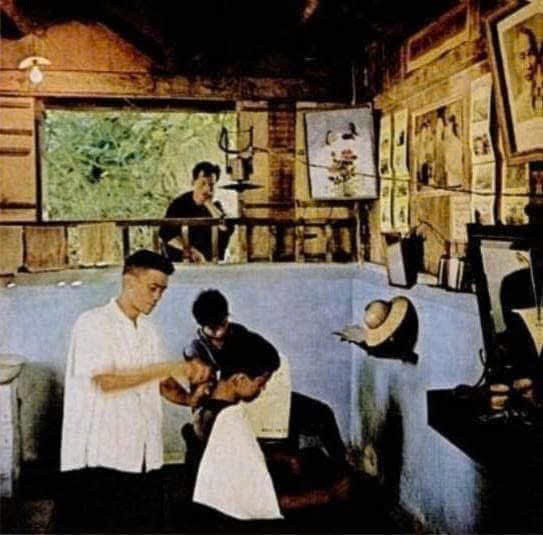 Hầm cắt tóc được phóng viên nước ngoài chụp năm 1969. Ảnh: Tâm Minh. tiem-toc-trong-long-dat-nguoi-ke-chuyen-tham-lang-1.jpg