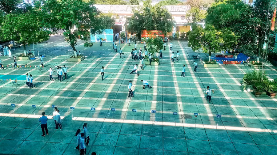 Rồi mai này, góc sân ấy sẽ trở thành những nhớ, những thương… Ảnh: Phạm Ngọc.