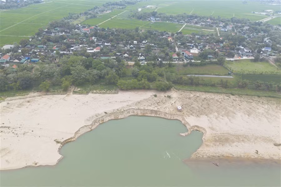 Khu vực mỏ khai thác cát tại thôn Tiên Quánh, xã Đồng Văn. Ảnh: Phạm Tâm