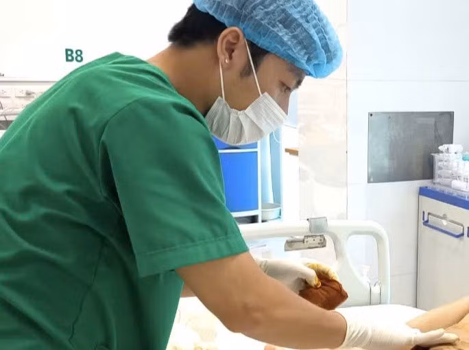 Sau 15 ngày điều trị và phẫu thuật, bệnh nhân có thể được tiến hành vá da trong thời gian tới. Ảnh: BVCC