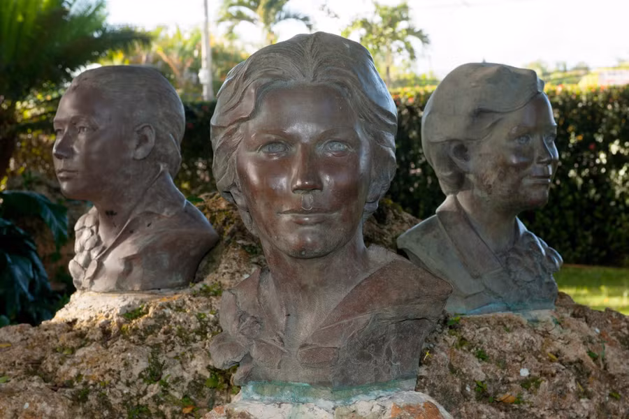 Tượng chân dung 3 chị em nhà Mirabal. Ảnh minh họa: Nationalgeographic.com