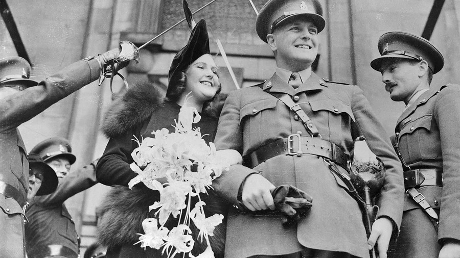 Chỉ 1 năm sau khi kết hôn với Randolph Churchill, Pamela trở thành con dâu của Thủ tướng Anh. Ảnh: Bbc.com nang-dau-thong-linh-gioi-chinh-tri-the-ky-xx-2.jpg