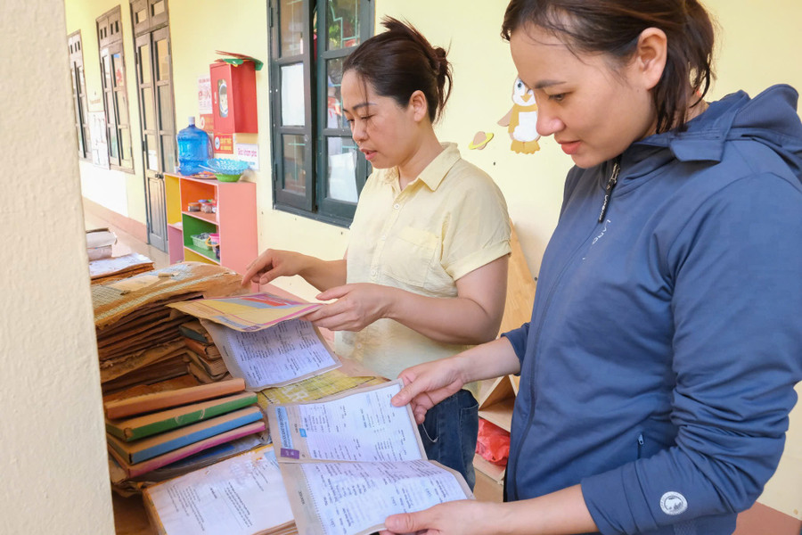 Giáo viên Trường Mầm non Tân Thanh lau dọn sách vở, đồ dùng học tập. bac-ninh-tai-thiet-sau-lu-on-dinh-doi-song-6.jpg