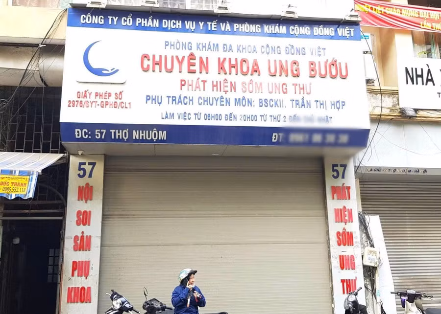 Nhiều phòng khám tư nhân trên phố Thợ Nhuộm bất ngờ đóng cửa.