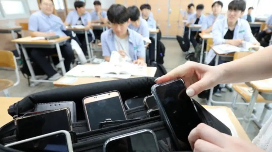 Lệnh cấm sử dụng smartphone trong lớp học Hàn Quốc sẽ áp dụng từ tháng 3/2026.
