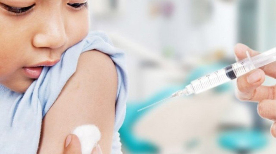 Trẻ cần được tiêm phòng vắc-xin đầy đủ và đúng lịch để giảm nguy cơ mắc bệnh. Ảnh minh họa: INT