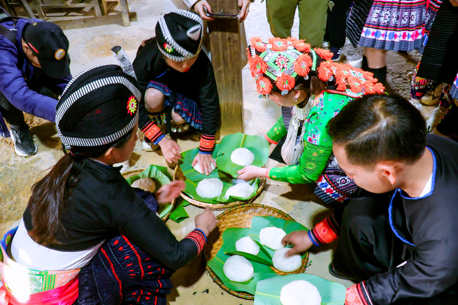 vui-tet-nao-pe-chau-cung-dong-bao-mong-4.jpg