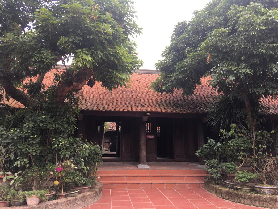 Từ đường Nguyễn Khuyến với những cây nhãn cổ thụ do nhà thơ Nguyễn Khuyến trồng. thuc-day-du-lich-van-hoc-tren-que-huong-van-nhan-2.jpg