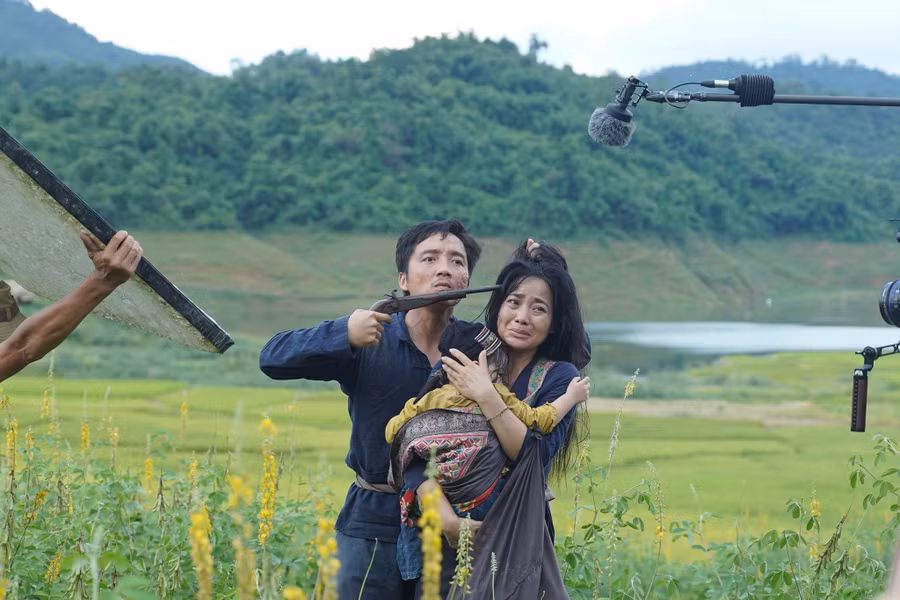 Phim được ghi hình tại nhiều nơi như Hà Nội, Thanh Hóa và một số địa điểm của nước bạn Lào. Ảnh: Điện ảnh CAND 