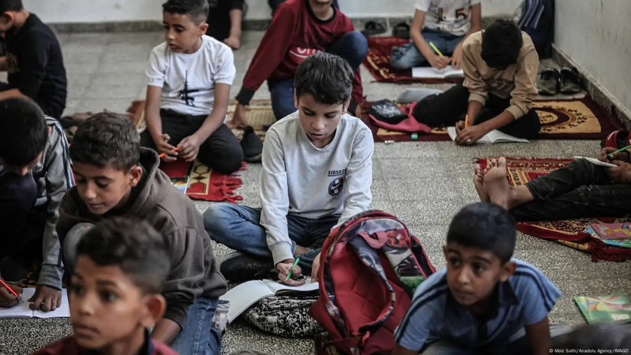 Trẻ em Gaza háo hức trở lại lớp học sau hai năm gián đoạn vì chiến tranh.