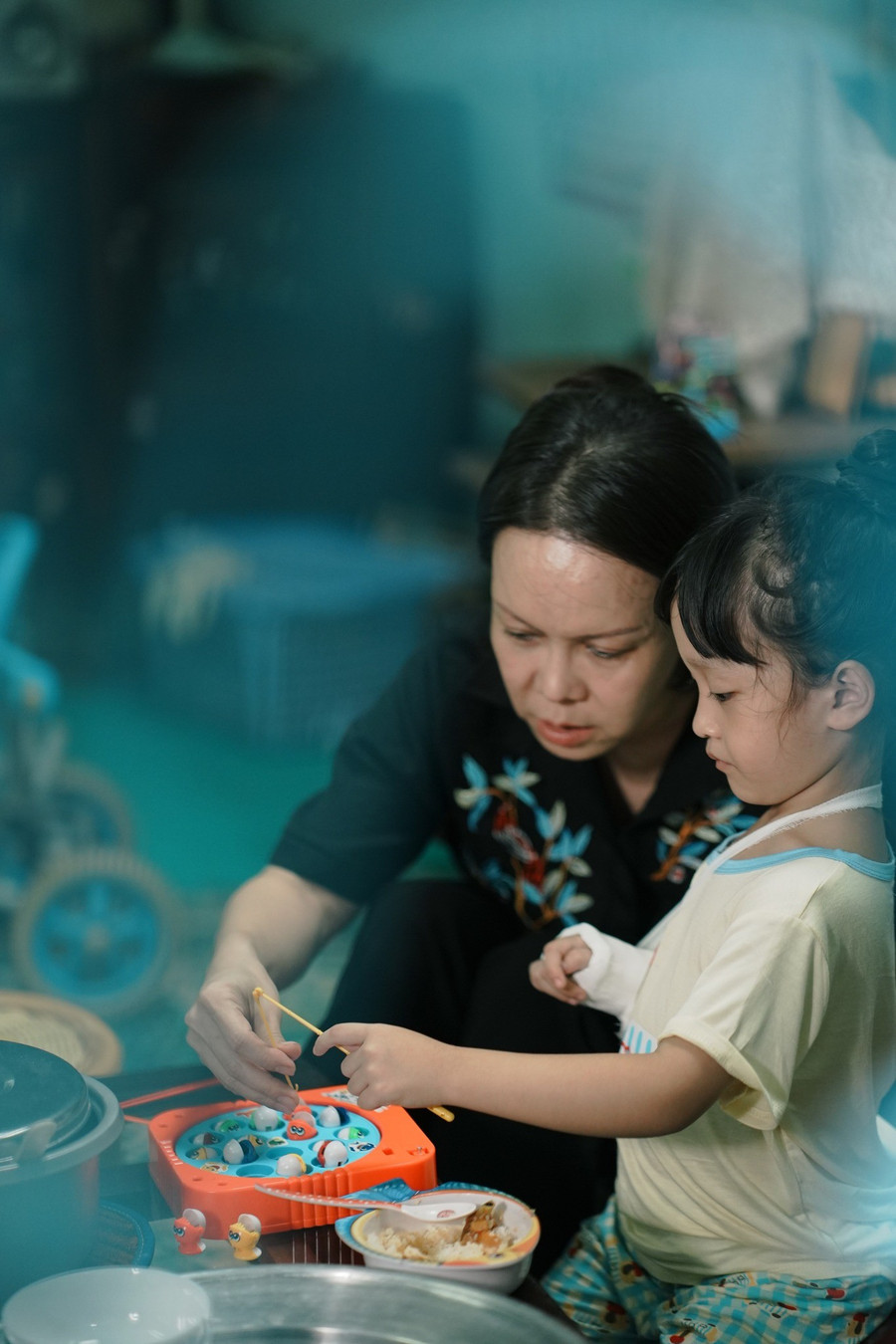Một bộ phim không kịch tính dồn dập nhưng xem cuốn hút khiến người xem như không thấy thời gian trôi. phim-cuc-vang-cua-ngoai-chinh-phuc-khan-gia-1.jpg