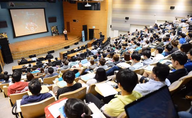 Năm 2024, mức lương cơ bản của giáo viên mới ra trường tại Hàn Quốc từ 2,19 - 2,25 triệu won (1.600 USD) mỗi tháng. Ảnh: INT